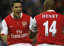 人人体育直播-德甲球队晋级时的精彩照片及赛场瞬间