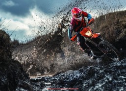 人人体育直播-战术革新之年？世俱杯球队比赛战术创新亮点回顾